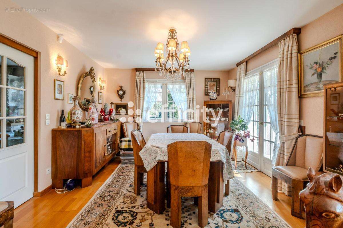 Maison à CHENS-SUR-LEMAN