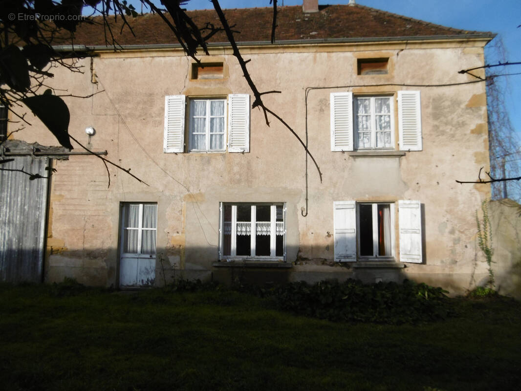 Maison à SAINT-CHRISTOPHE-EN-BRIONNAIS