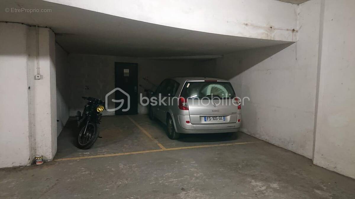 Parking à PARIS-20E