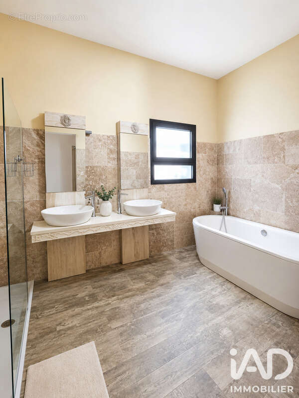 Maison 217 m² à Saint-Pierre  - photo 4