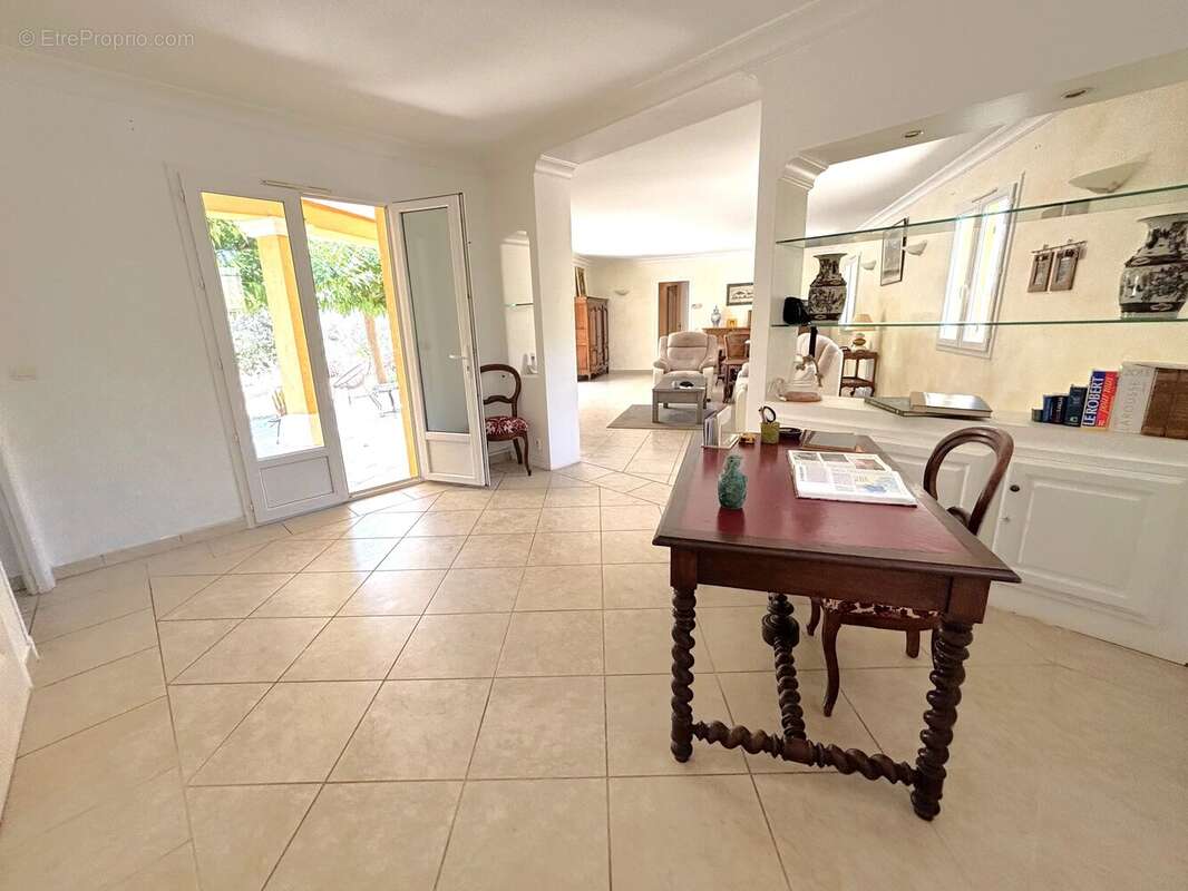 Draguignan villa plain pied t5 132 m2  3 chambres piscine garages - photo 14