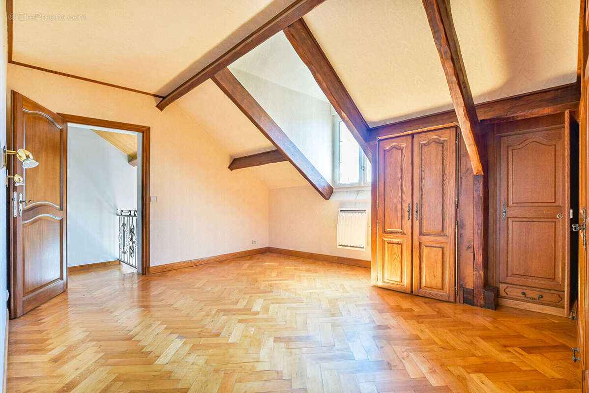 Maison à GUIGNES