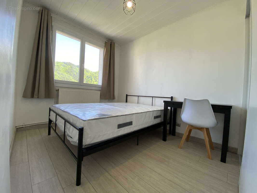 Appartement à SAINT-MARTIN-D'HERES