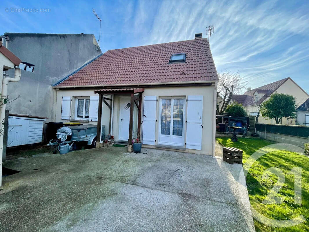 Maison à OISSERY