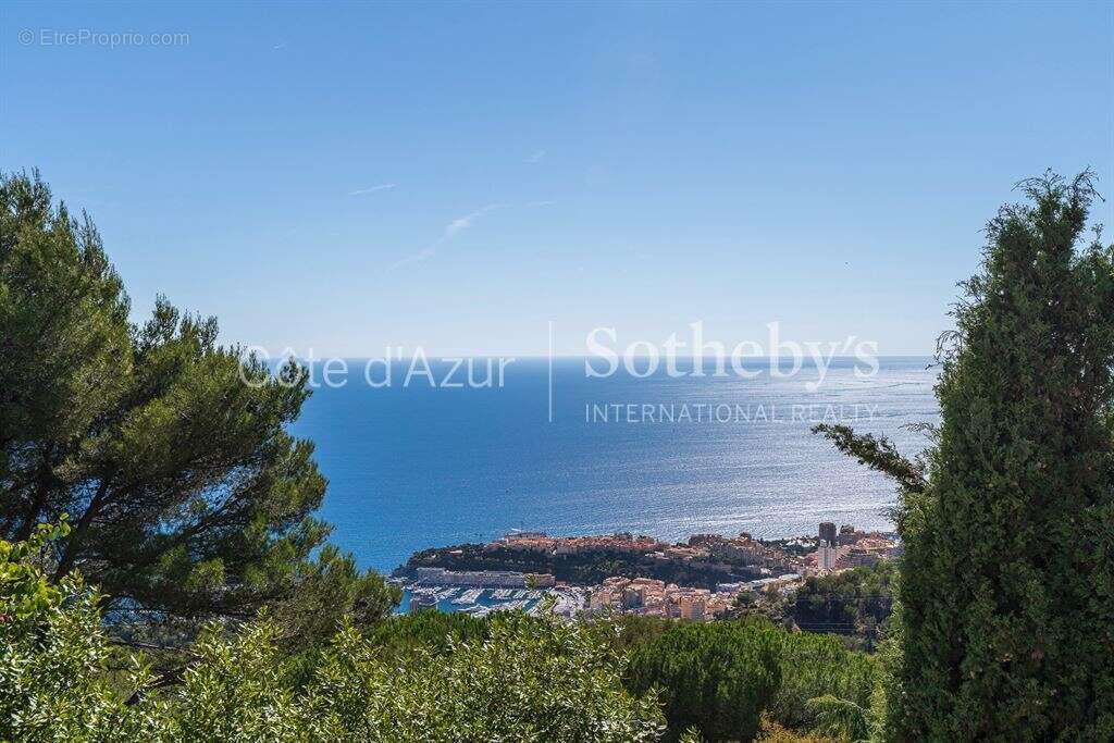 Appartement à LA TURBIE