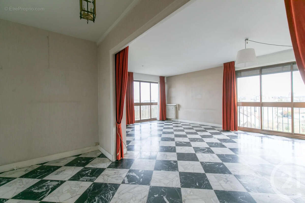 Appartement à SAINT-MAUR-DES-FOSSES
