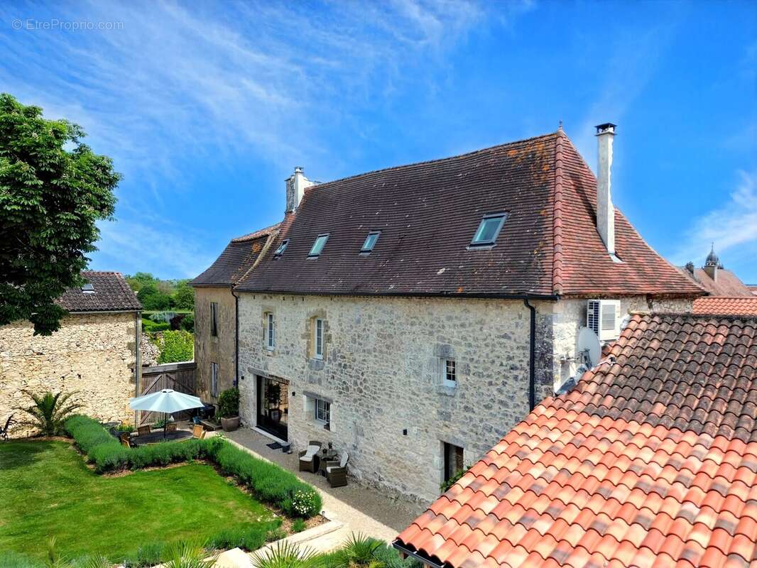 Elégant manoir avec dépendances, appartement d'amis et projet de rénovation - photo 13