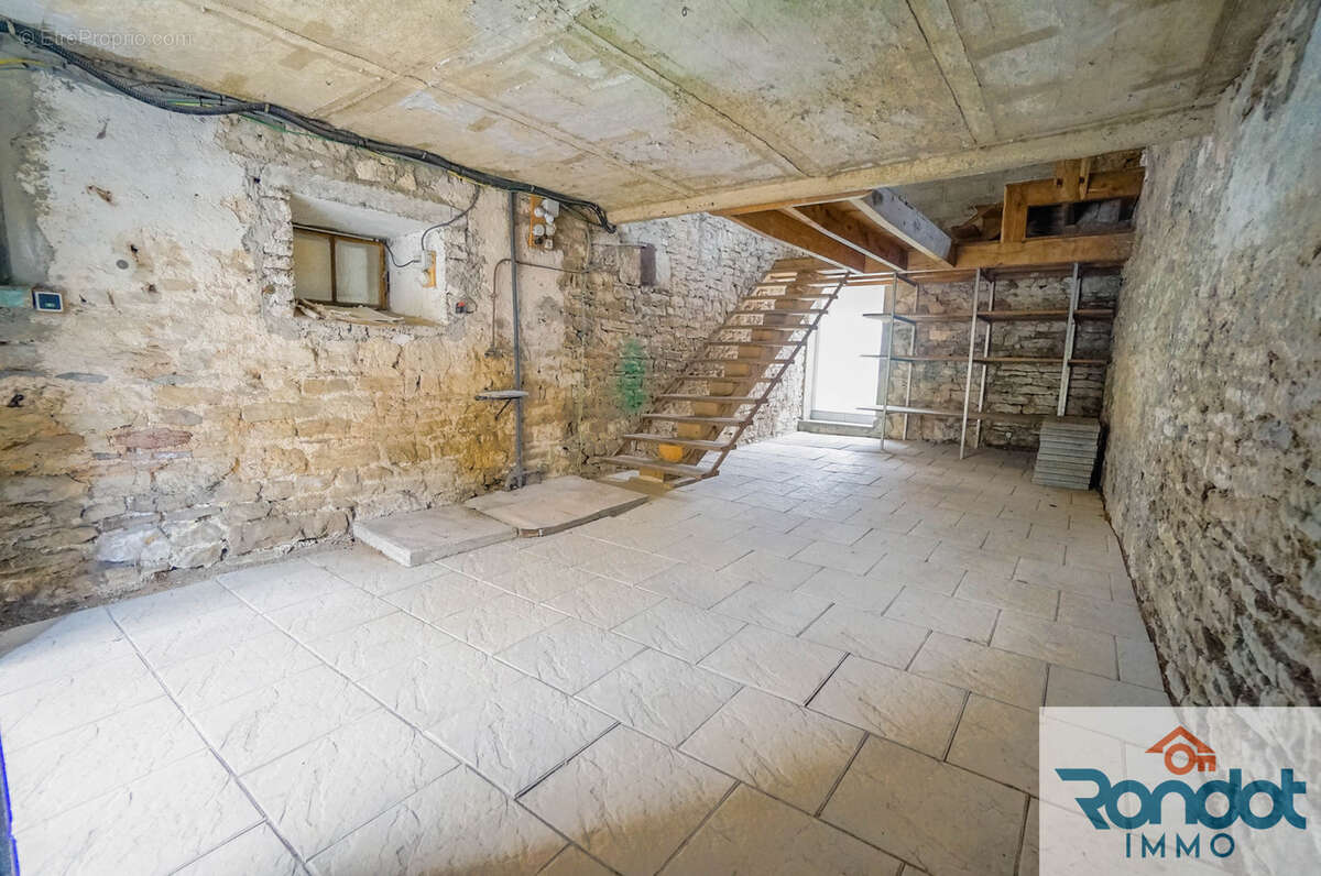 Maison à AVOT