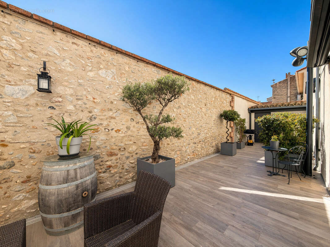 Maison à SAINT-LAURENT-DE-LA-SALANQUE