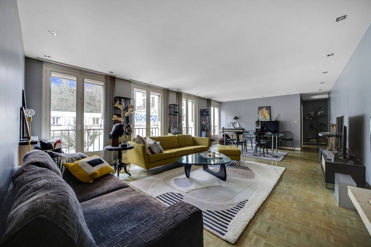 Appartement à PARIS-18E