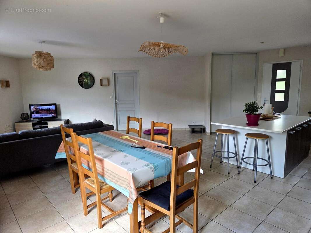 Maison 108 m² à Francois  - photo 2