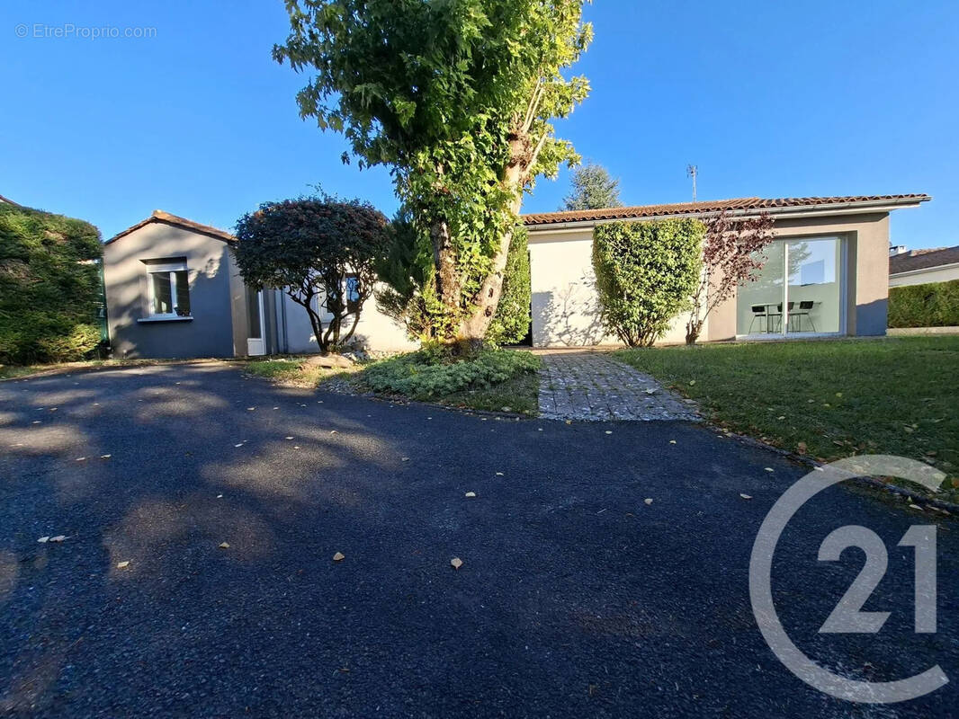 Maison à SAINT-YRIEIX-SUR-CHARENTE