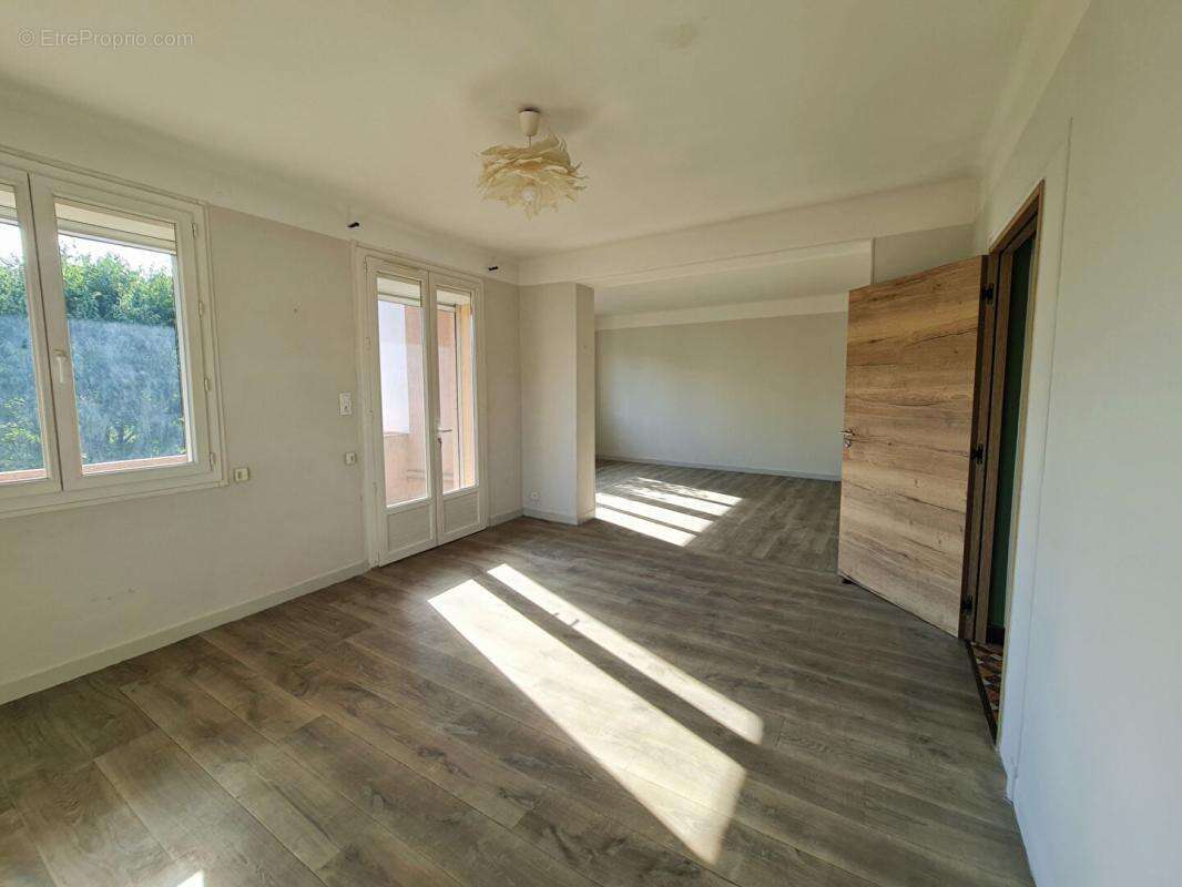 Alès - Maison de 150M² proche des commerces et école - photo 11