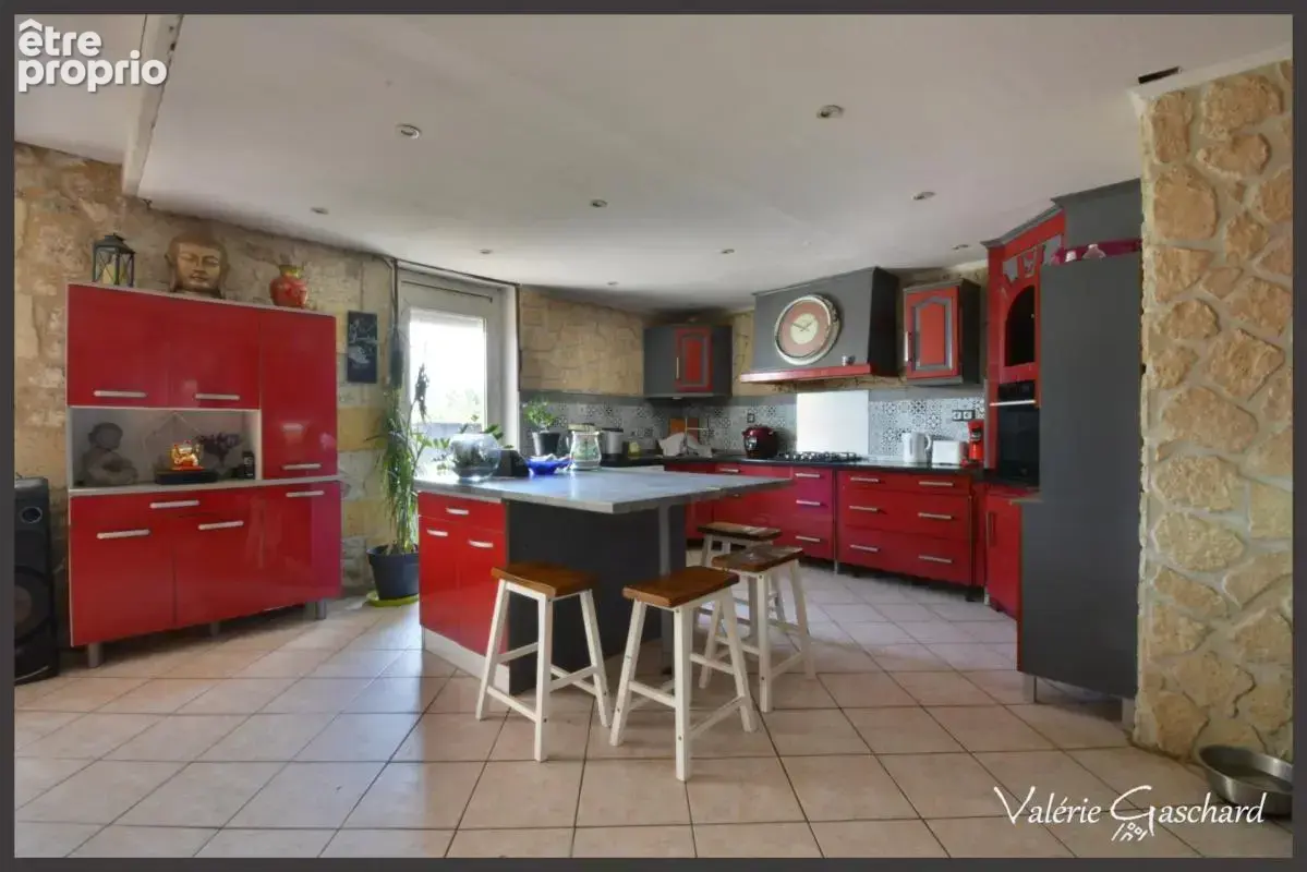 Maison en pierre de caractère (235 m²) – Dépendances, Jardin & Piscine à  SAINT ANTOINE DE BREUILH (24) - photo 5