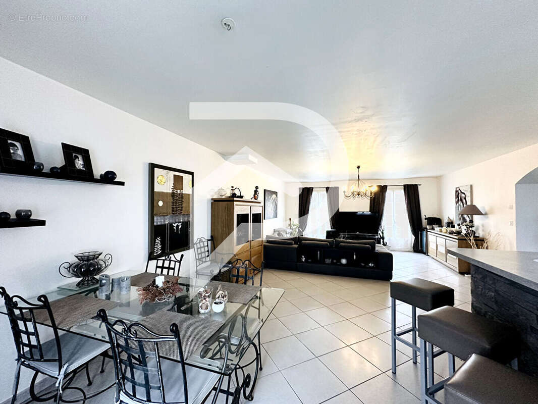 Maison à LE PLESSIS-HEBERT