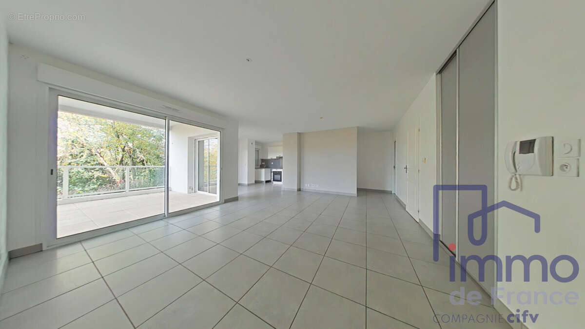 Appartement à SAINT-GENEST-LERPT