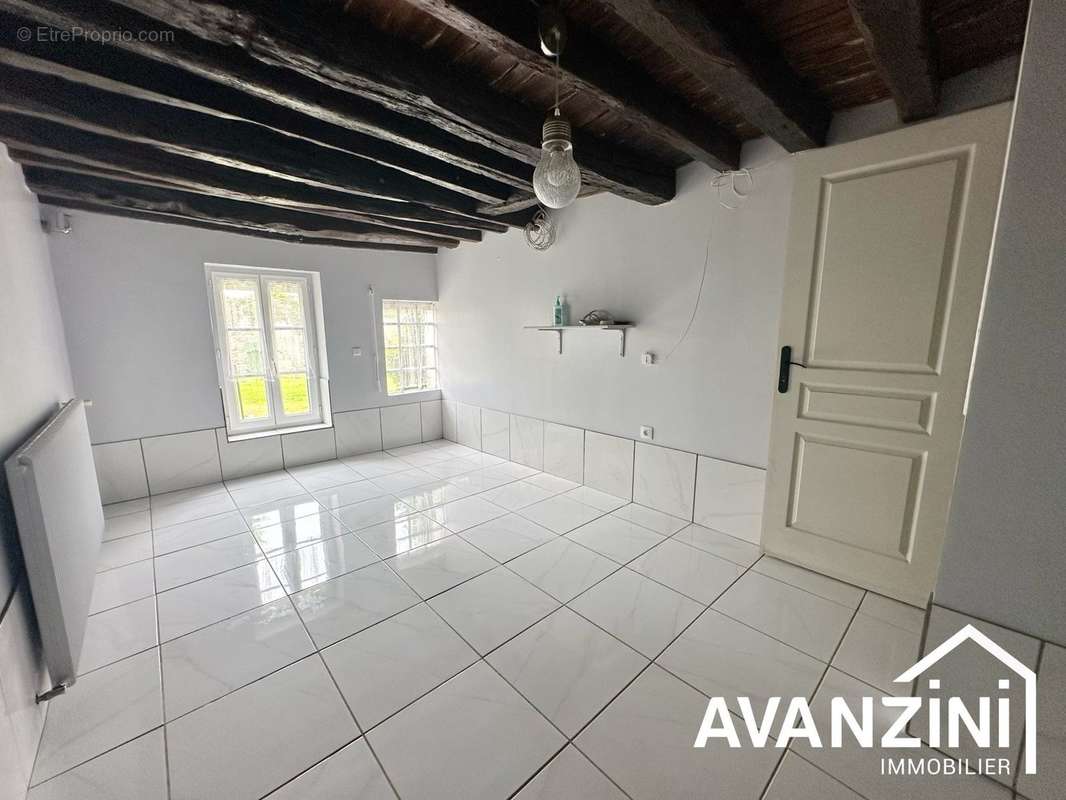 Maison à CRECY-LA-CHAPELLE