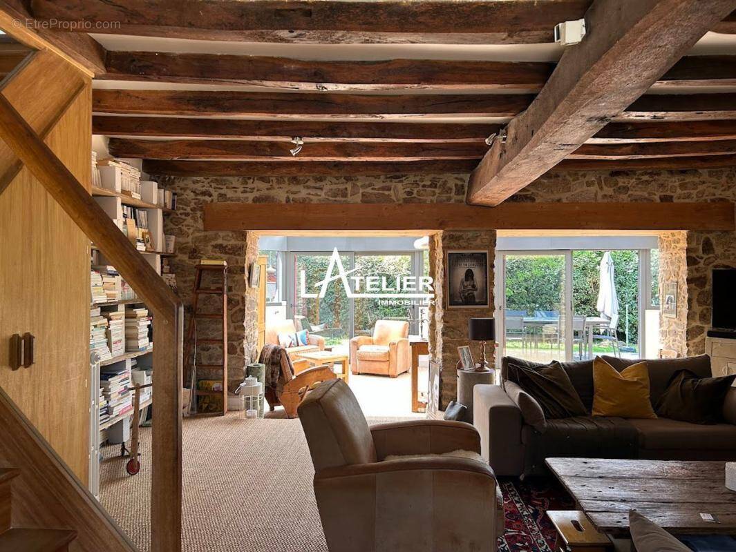 Maison à SAINT-ETIENNE-DE-MONTLUC