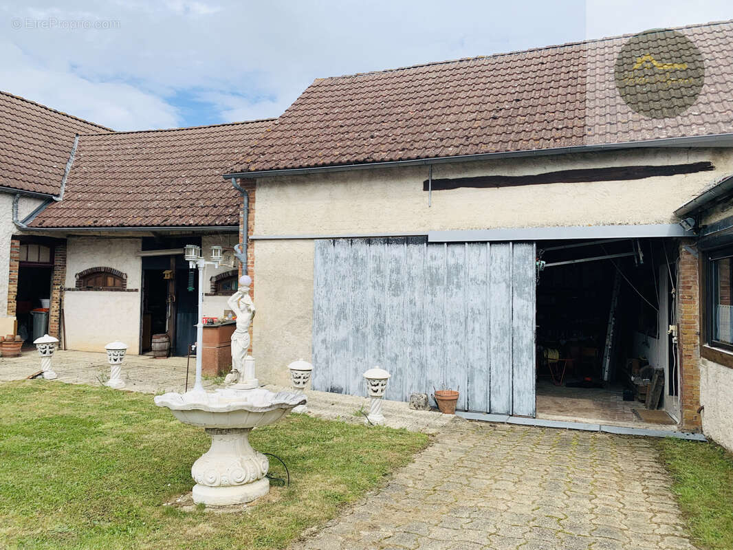 Maison à MONTACHER-VILLEGARDIN