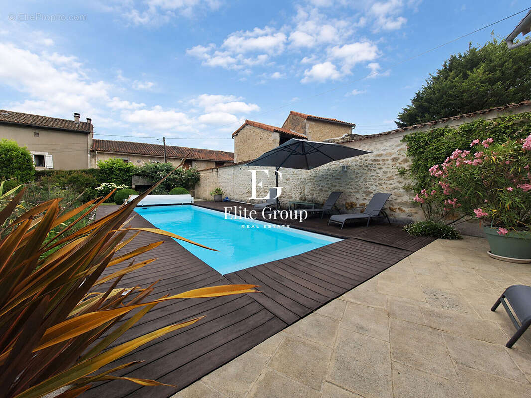 Maison à CHAMPNIERS