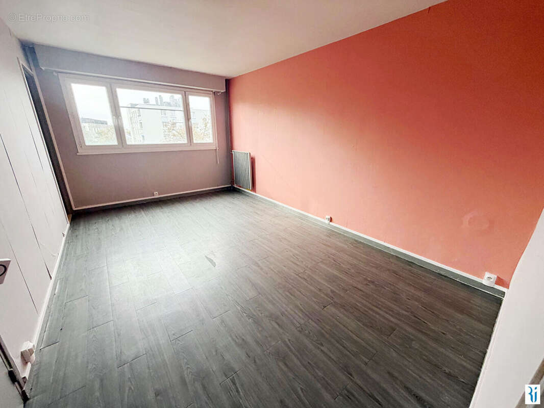 Appartement à MONT-SAINT-AIGNAN