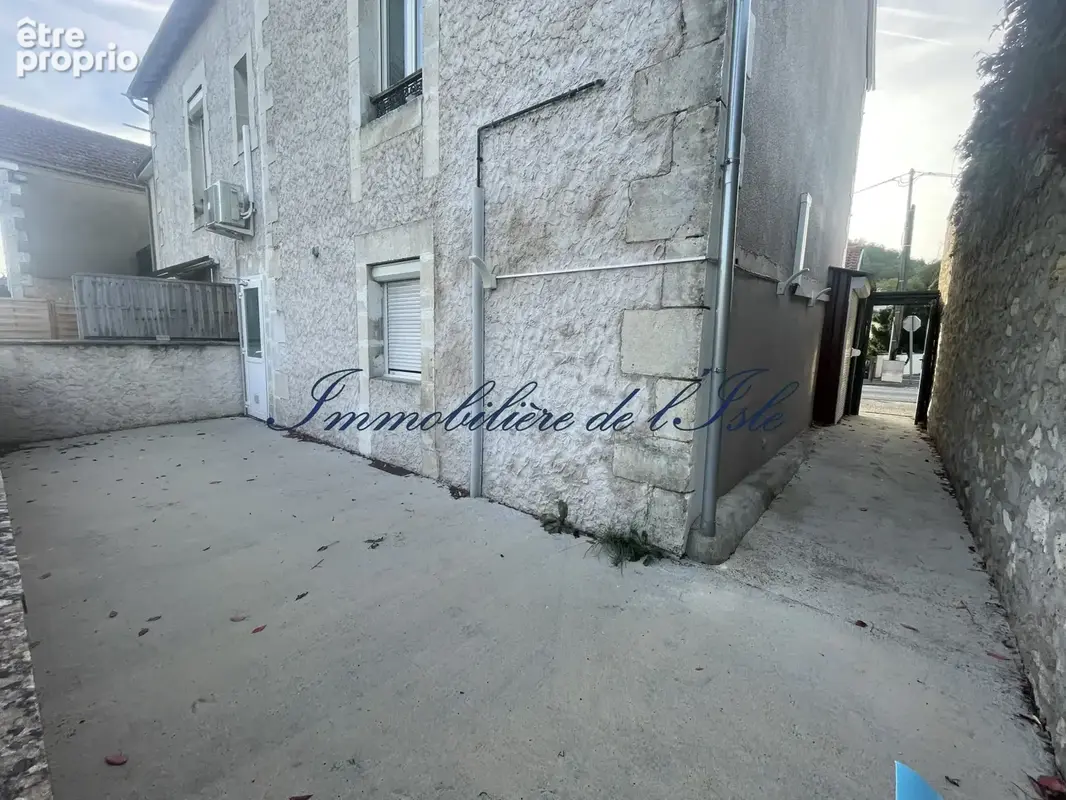 Un immeuble de rapport aux multiples possibilites - photo 2