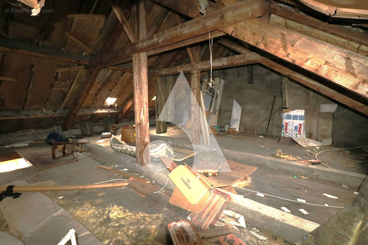 Combles à aménager à Tarbes rue Desaix  43 m² carrez et  88m² utiles au sol - photo 2