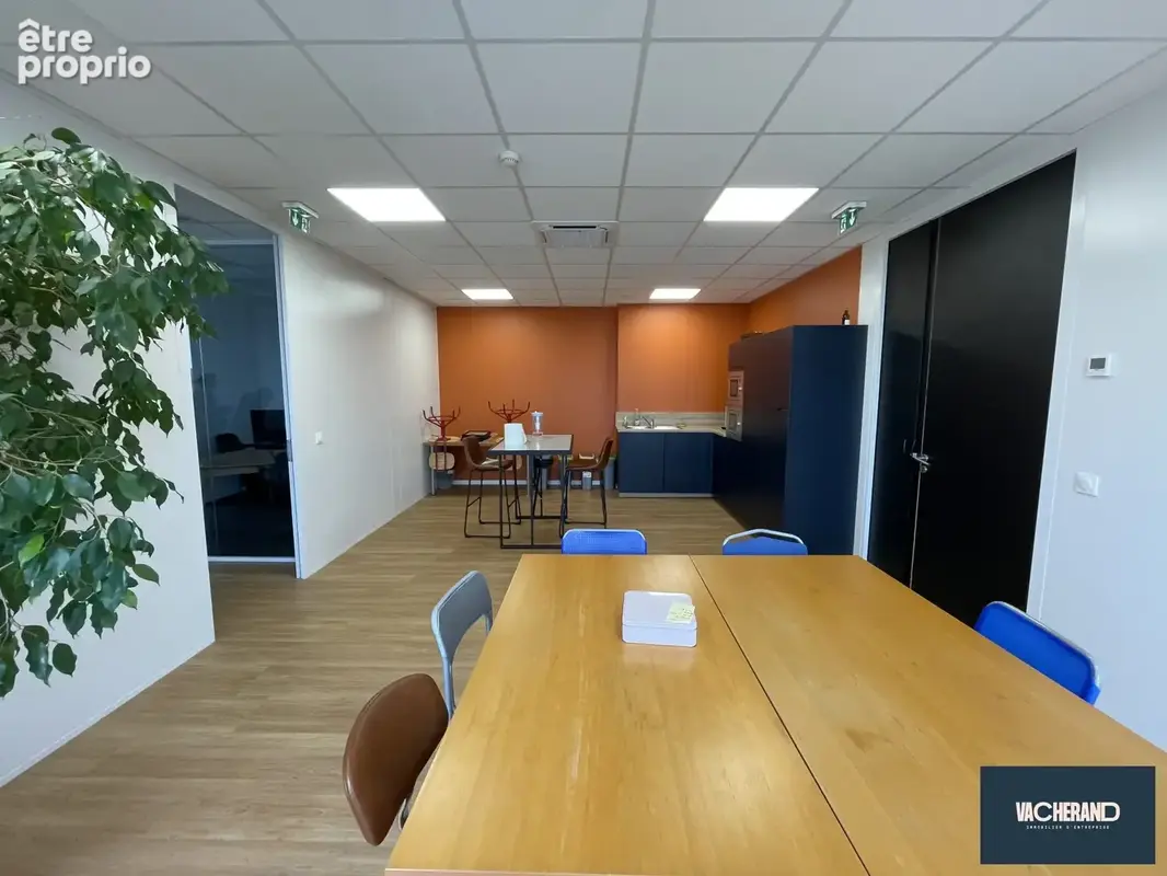 Commerce 327 m² à vendre à Lesquin (59810) - photo 3