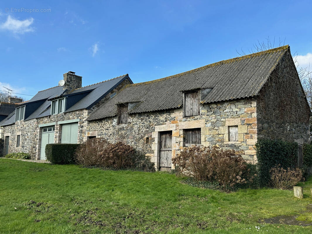 Maison à HENANBIHEN