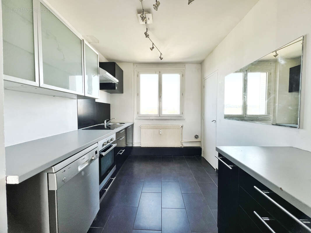 Appartement à PIERRE-BENITE