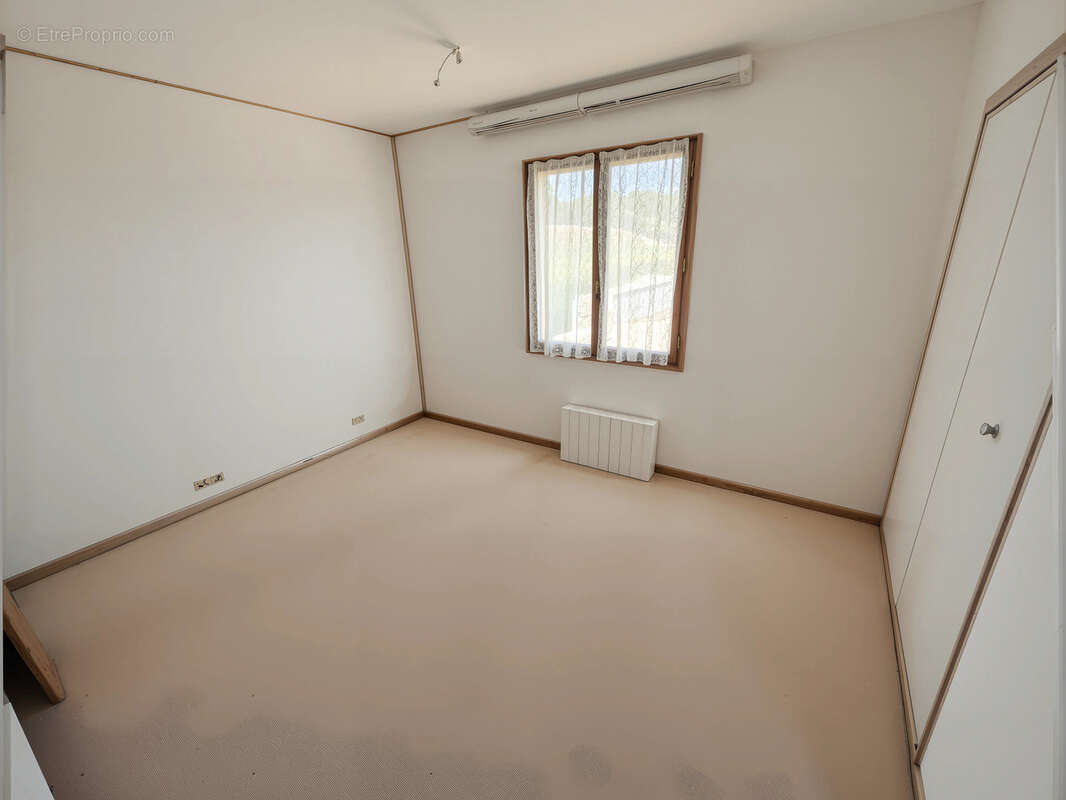 Maison à LES ASSIONS