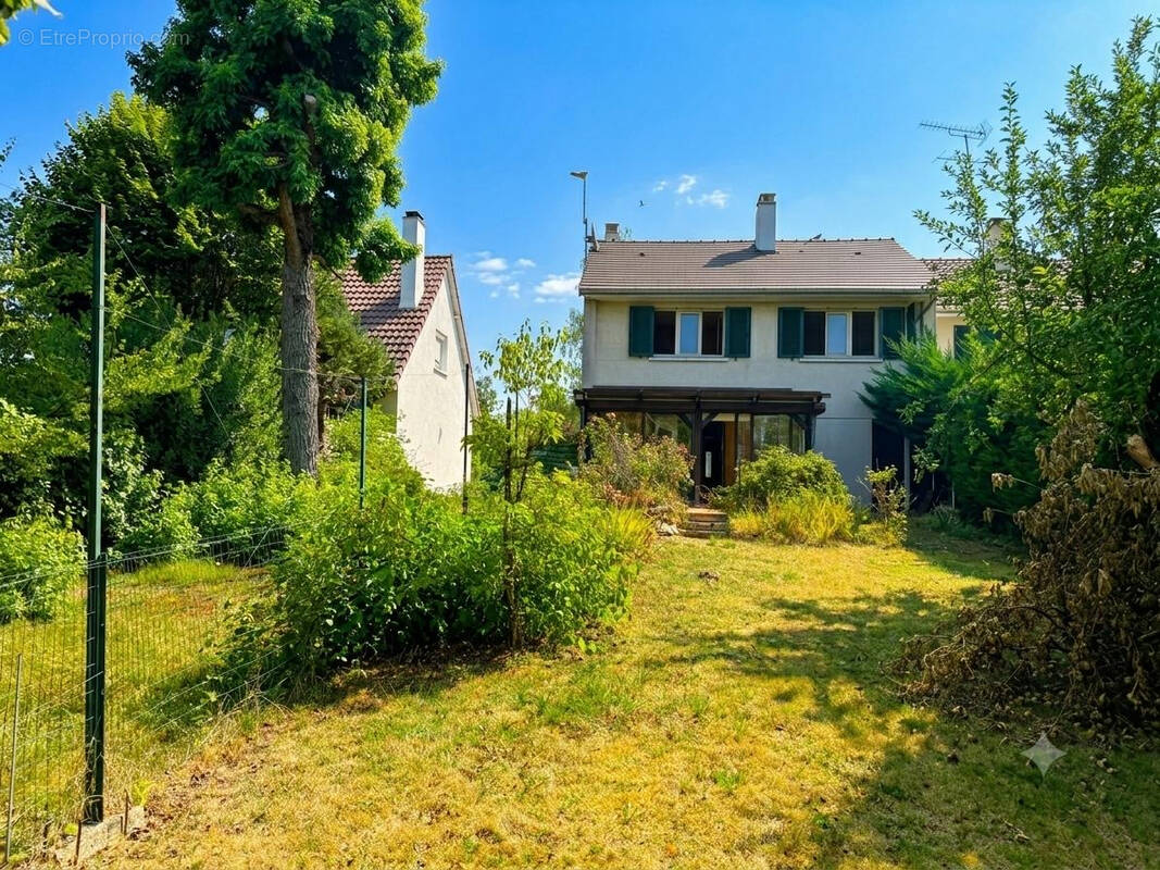 Maison à VERT-SAINT-DENIS