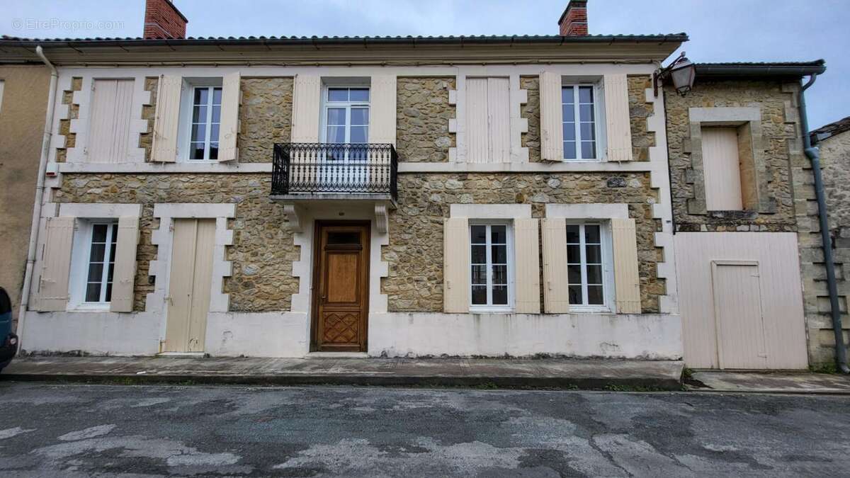 Maison à VILLEFRANCHE-DE-LONCHAT