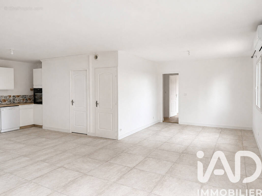 Photo 1 - Appartement à SAINT-GENIS-LAVAL