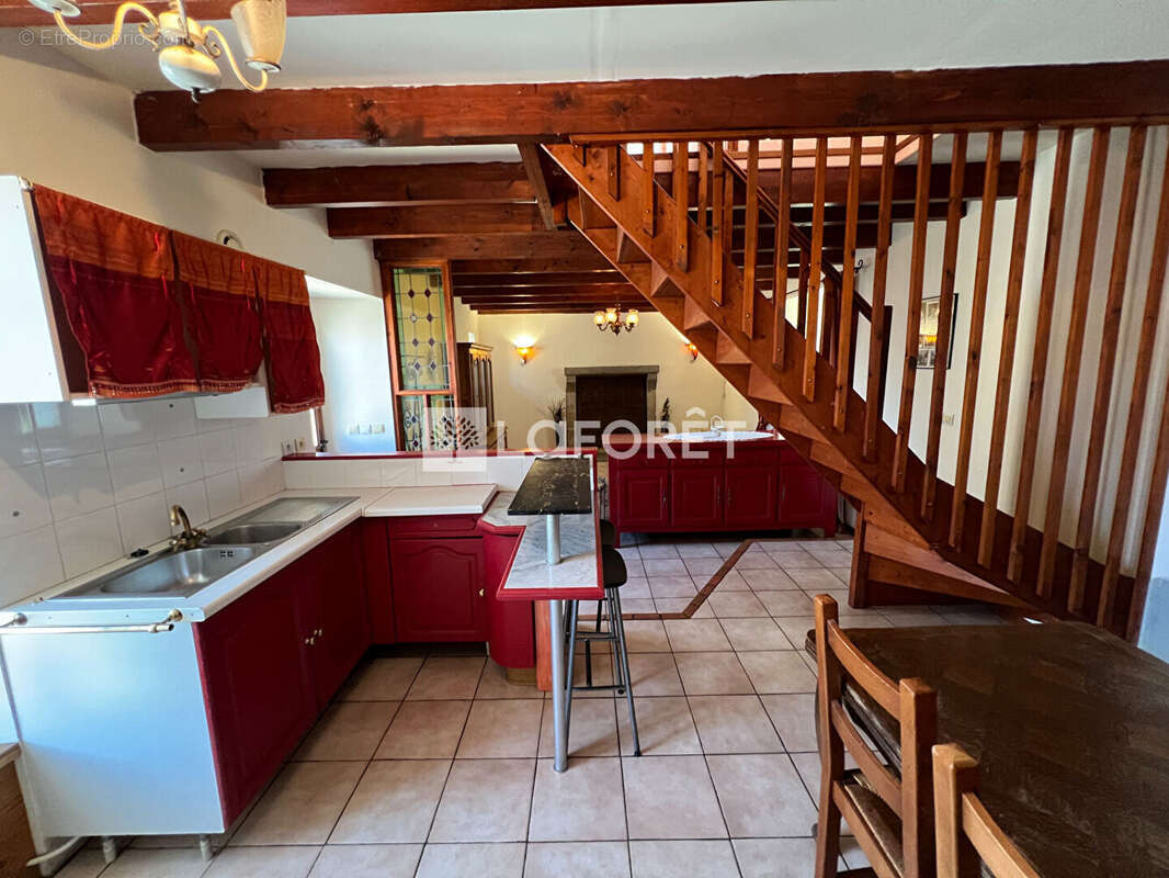 Maison de Bourg avec extérieur. - photo 2