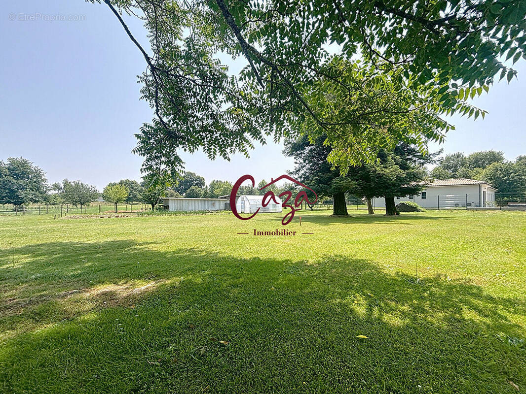 Terrain à CAMBLANES-ET-MEYNAC