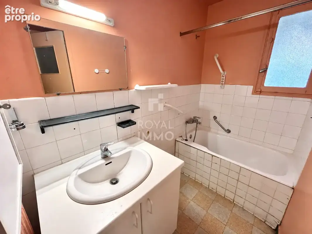 Le Mourillon - T3 avec balcon - proche commerces et commodités - photo 9