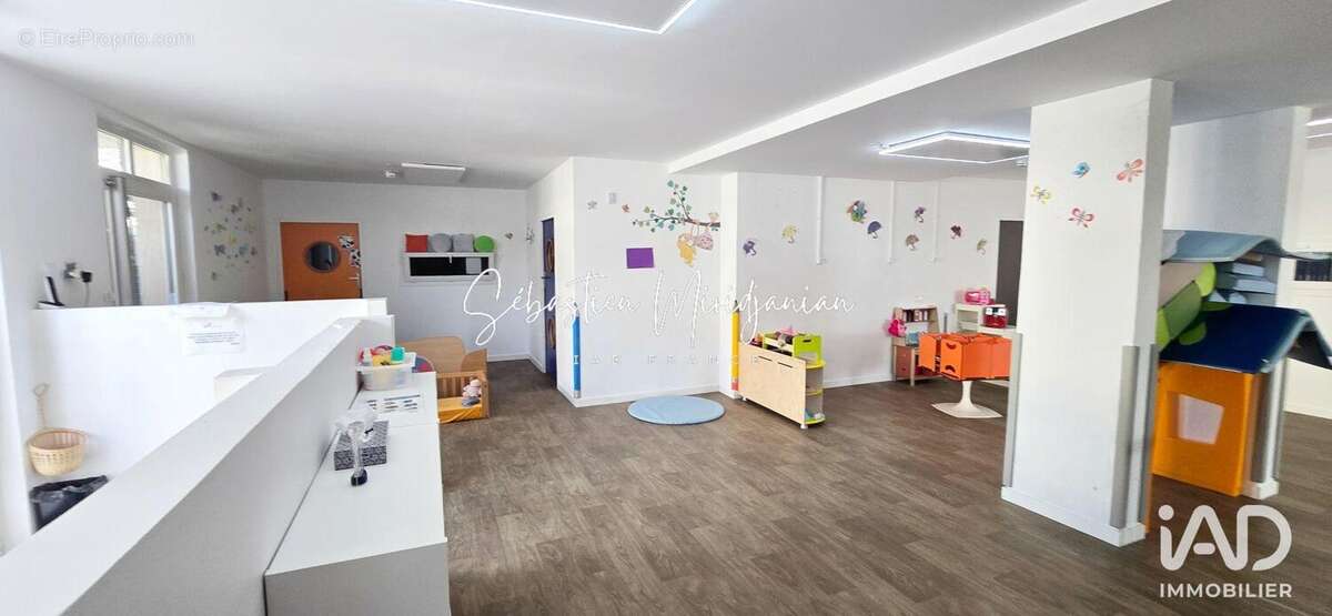 Photo 3 - Commerce à SOLLIES-PONT