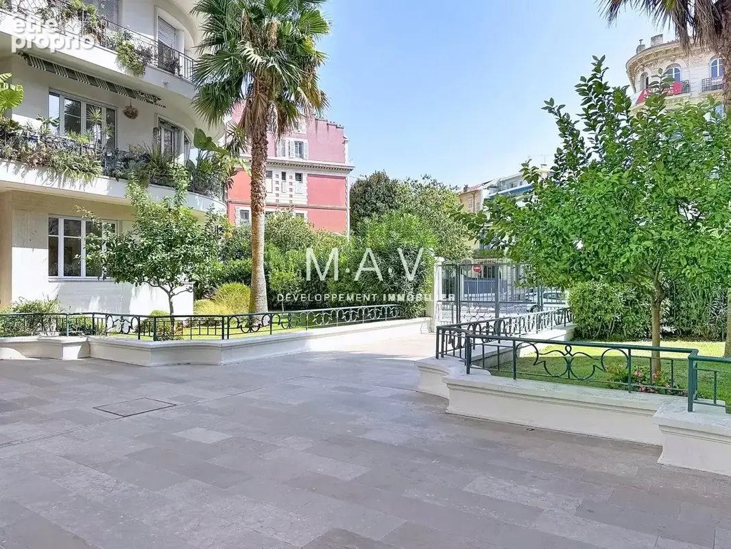 Nice/victor hugo - appartement 3 pièces 87 m2 luxueusement rénové balcon au calme - photo 24