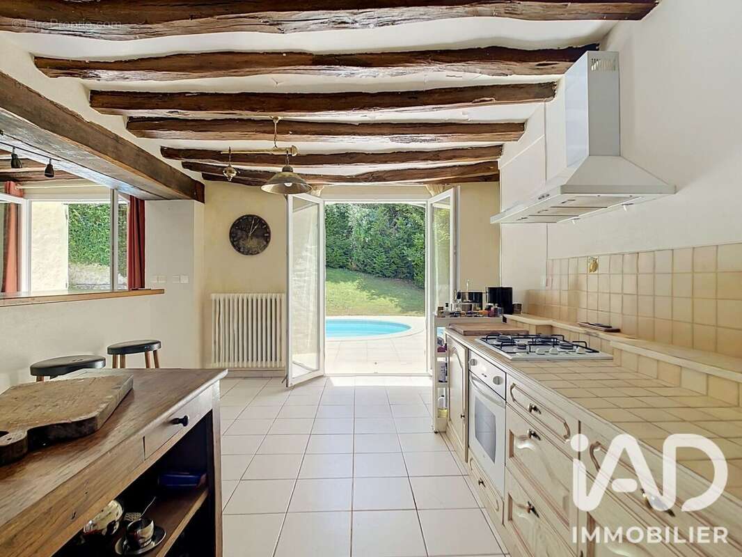 Maison 170 m² à Fontaine-La-Riviere  - photo 4