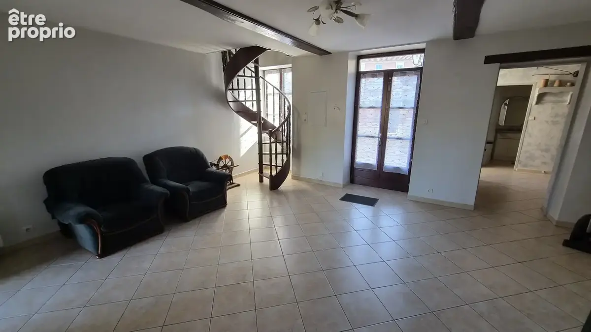 Maison d'habitation mitoyenne d'un coté, garage et jardin sur Tignieu-Jameyzieu - photo 6