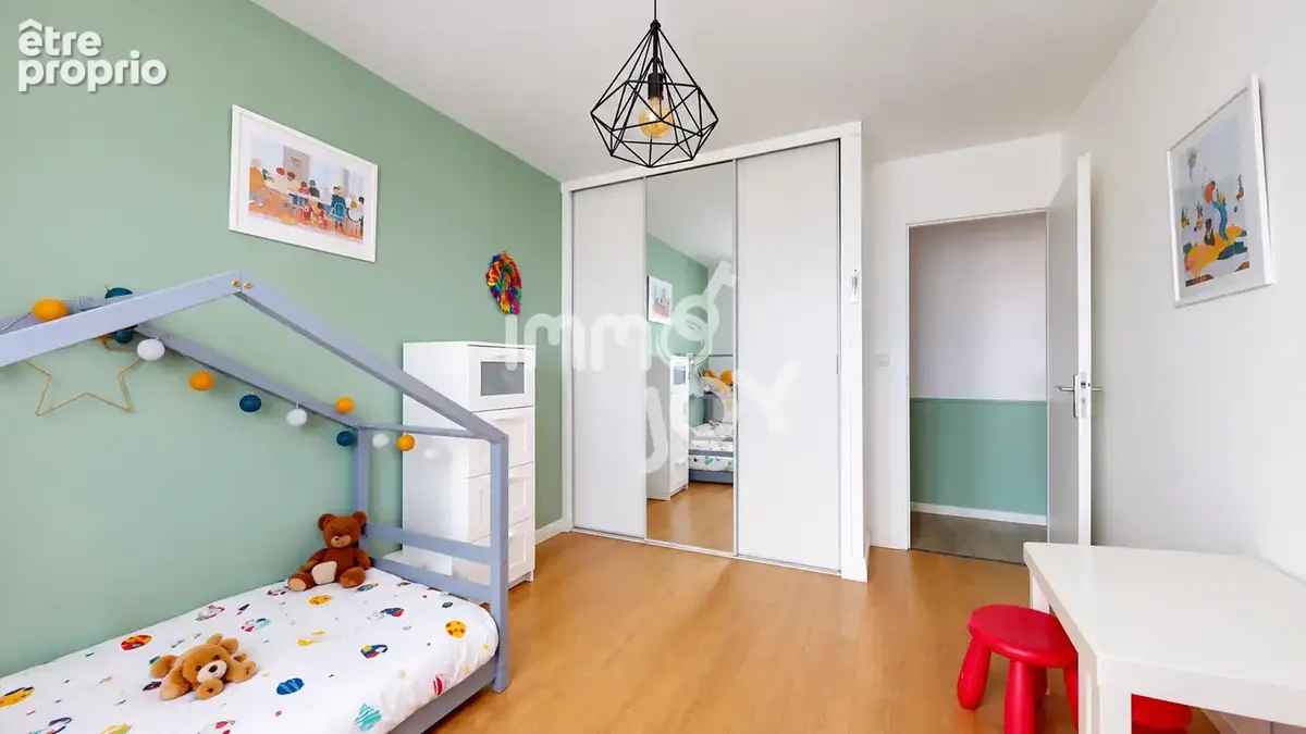 Maison de plain-pied   3 chambres, piscine et grand garage - photo 13
