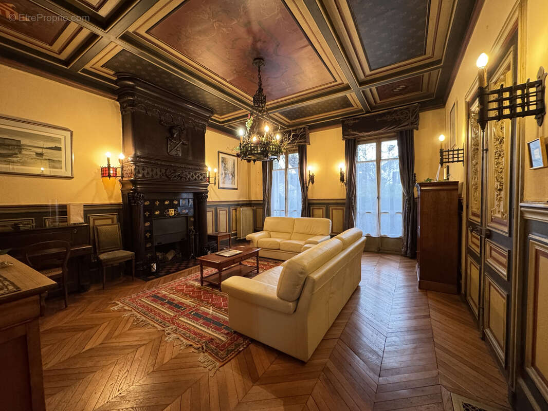 Maison à SAINT-MAUR-DES-FOSSES