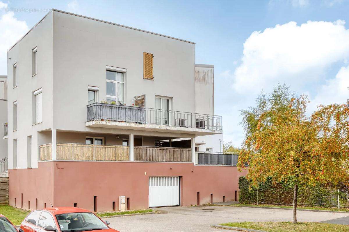 Appartement à VAL-DE-REUIL