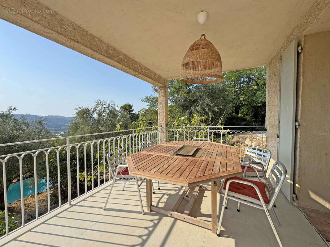 EXCLUSIVITE St JEANNET - Villa de 160 m2 avec piscine et vue dégagée - photo 6