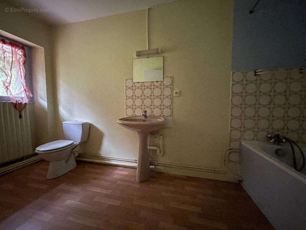 Appartement à SAINT-CERNIN