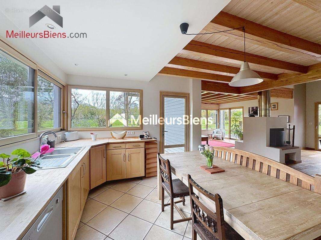 NOUVEAU PRIX ! St Molf Maison ossature bois de 253 m² avec parc arboré, géothermie et accès littoral - photo 7