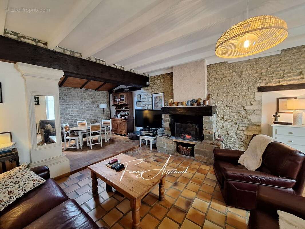 Maison à CHARRON