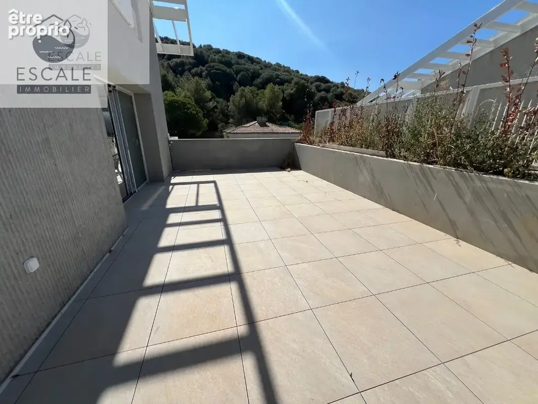 Vente grand t5 + 2 parkings + 1 garage + 1 cellier dans residence de standing au pied du mont st clair a sete - photo 4