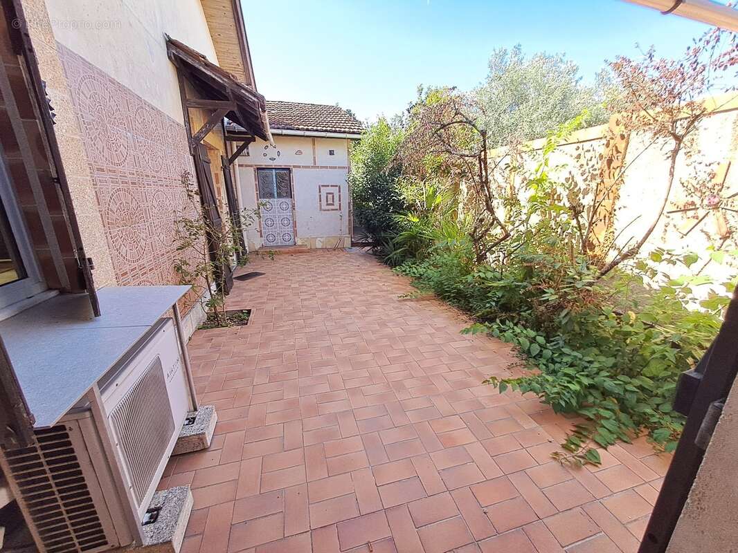 Grande Maison énorme potentiel - photo 16